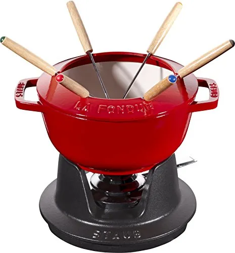 STAUB Fondue Set mit 6 Gabeln, Gusseisen, 18 cm - Fondueset für bis zu 6 Personen mit 1,6 L Kapazität, ideal für Käse-, Schoko- oder Fleischfondue. Hergestellt aus langlebigem Gusseisen mit Antihaft-Oberfläche für ein perfektes Fondue-Erlebnis.