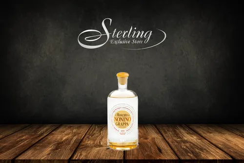 Grappa Il Moscato Monovitigno Nonino 0,7l - Aromatischer Grappa, ideal zu Süßspeisen und Eis, entfaltet seinen Duft optimal bei 12 Grad. Perfekt für besondere Genussmomente.