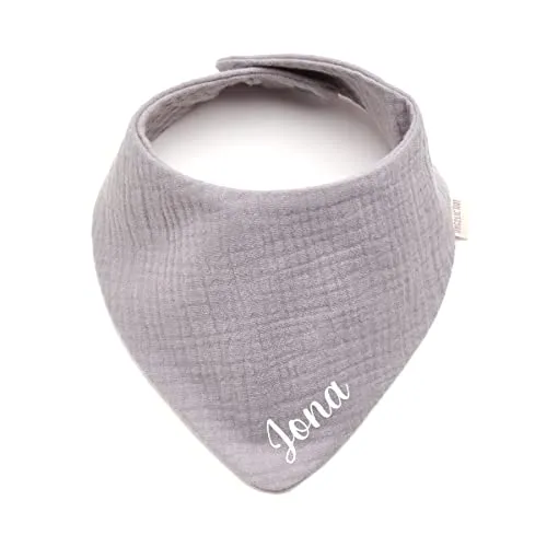 AngelicArt Personalisiertes Dreieckshalstuch aus Baumwolle, Halstuch für Jungen, Mädchen, Unisex, mit Druckknopfverschluss, in verschiedenen Farben mit Wunschnamen-Musselin (Grau)