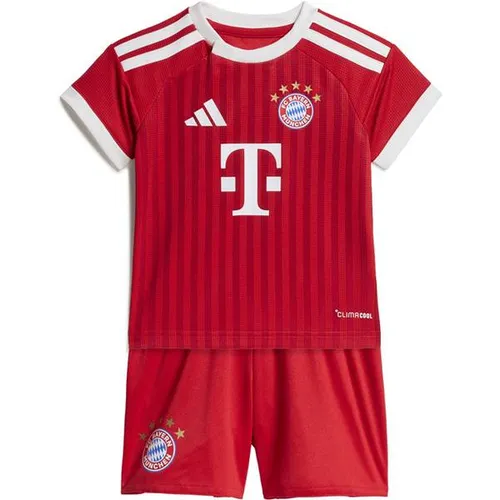 ADIDAS Kinder Trikot FC Bayern 26/27 Home - Das ADIDAS Kinder Trikot FC Bayern 26/27 Home begeistert mit modernem Design und hohem Tragekomfort. Climacool-Technologie sorgt für ein angenehmes Gefühl beim Spielen. Ideal für kleine Fans, die ihre Leidenschaft für den FC Bayern zeigen möchten.