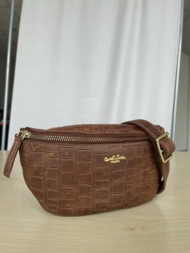 Gusti Gürteltasche Leder - Annabelle für Damen und Herren - Gürteltasche aus hochwertigem Leder im angesagten Vintage Look, ideal für Reisen, Festivals oder Freizeit. Praktischer Allrounder für Handy und Geldbörse.