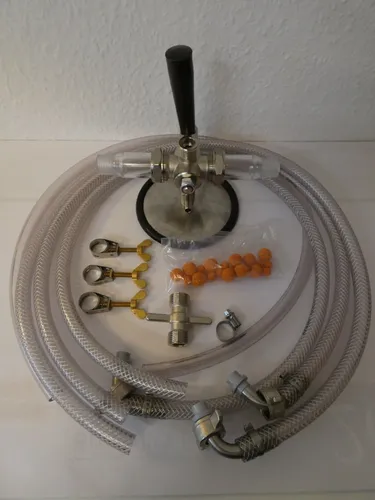 Bierleitungsreinigungsgerät mit Schläuchen und Klemmen
