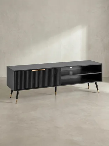 Modernes Lowboard Schwarz mit Eiche-Nachbildung 150 cm - TV-Kommode mit eleganter Lamellenoptik, ideal für Fernseher bis 70 Zoll und ausgestattet mit Kabeldurchlass für eine ordentliche Verkabelung.