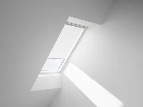 VELUX Sichtschutz-Rollo RHL, SK08, S08, SK06, S06, Weiß – Privatsphäre & Tageslicht - Seitenzug- & Springrollos, sorgt für Privatsphäre und lässt Tageslicht herein, einfache Montage mit vormontiertem System für perfekte Passgenauigkeit.