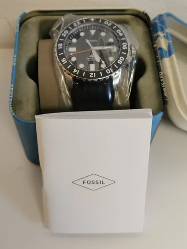 Fossil Herren Uhr FS6036 - Klassische Eleganz - Armbanduhr für Herren mit analogem Display, Edelstahlgehäuse und hochwertigem Quarzwerk. Ideal für stilbewusste Männer, kommt in Original-Box.