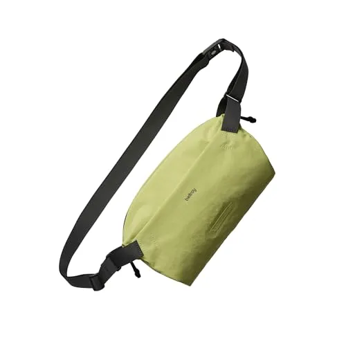 Bellroy Lite Sling - Leichte Crossbody-Tasche in Kiwi - Moderne Mode-Hüfttasche mit dehnbarem Seitenfaltenbalg, der sich anpasst. Aus 100% recyceltem, wasserabweisendem Material, ideal für Ordnung und Komfort unterwegs.