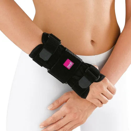 medi Manumed Handgelenkbandage rechts - Größe III - schwarz - Bandage für Handgelenke, stabilisiert effektiv und ermöglicht freie Fingerbeweglichkeit, ideal bei Verletzungen oder Entzündungen.