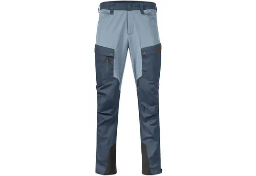 Bergans Funktionshose Nordmarka Favor Outdoor Pants M - Robuste und funktionelle Outdoor-Hose mit dehnbaren Einsätzen für hohen Komfort und Bewegungsfreiheit. Praktische Taschen und Belüftungsreißverschlüsse sorgen für optimale Handhabung bei jedem Abenteuer.