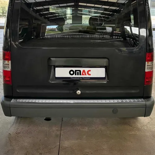 OMAC Ladekantenschutz für Ford Transit Connect 2002-2013 - Abdeckblenden aus hochwertigem Edelstahl, rostbeständig und einfach zu installieren. Schützt effektiv die Ladefläche vor Kratzern und sorgt für ein elegantes Aussehen.