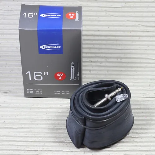 Schwalbe 16'' Fahrradschlauch Nr. 3 47/62-305 - Robuster 16 Zoll Fahrradschlauch in Schwarz, passend für Reifen mit 1,75-2,5'' Breite. Ideal für Rennrad und Mountainbike. Entdecken Sie weitere hochwertige Produkte von Schwalbe im Bergfreunde.de Online-Shop!