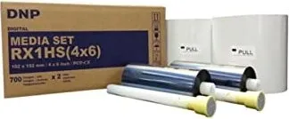 DNP DS-RX 1 HS Media Set 10x15 cm - Druckerpapiere für Fotodruck, inkl. 2x 700 Blatt hochwertiges Fotopapier im Format 10 x 15 cm, ideal für professionelle Fotolabore und Veranstaltungen.