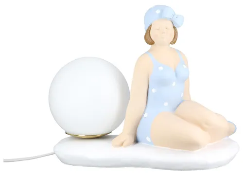 GILDE Tischleuchte BECKY - Stilvolle Deko-Tischlampe in Blau - Die GILDE Tischleuchte BECKY aus Kunstharz bringt mit ihrem matten Blau und dem einzigartigen Design ein stilvolles Ambiente in Ihr Zuhause. Ideal als Nachttischlampe oder Schreibtischlampe, sorgt sie für eine angenehme Beleuchtung. E14 Fassung für individuelle Lichtquellen.