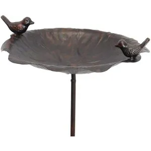Frank-Flechtwaren Vogeltränke 229892, freistehend mit Dekovogel - Wetterfeste Vogeltränke aus Metall in Rostoptik, ideal als Garten-Dekoration. Maße: 20 x 110 x 20 cm (BxHxT). Perfekt für Vogelbeobachtung und stilvolle Gartengestaltung.