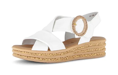 Gabor Keilsandalette Plateau mit Zierschnalle – Modische Sommerschuhe in Beige - Stylische Keilsandalette in Größe 36 mit 4,5 cm Absatzhöhe und 3 cm Plateau. Aus hochwertigem Nappaleder, ideal für warme Tage. Bequemer Klettverschluss und modische Zierschnalle für einen tollen Look.