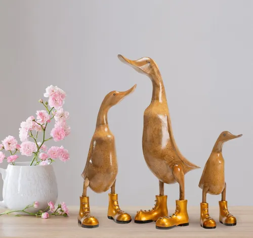 Rikmani Dekofigur Holzfigur Ente Stiefel - Handgefertigte Dekoration aus Holz Geschenk, 3 Holzarten