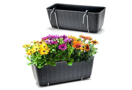 BigDean 2er Set Blumenkästen für Balkon-Geländer - Rattan-Optik - Anthrazit - 2x stilvolle Blumenkästen in Rattan-Optik, ideal für dein Balkon-Geländer. Mit integriertem Bewässerungssystem für optimale Feuchtigkeit und einfacher Montage dank Metall-Halterungen. Maße: 39 x 15,5 x 14 cm.