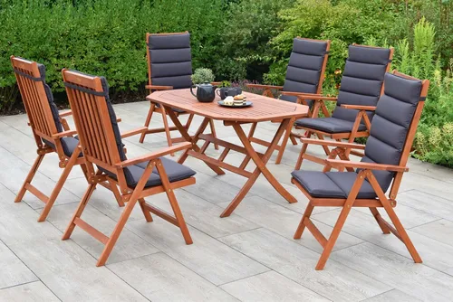 Merxx Gartenmöbel Set Vitoria 13tlg. – Klappbare Sessel und Tisch in Braun/Grau - Das 13tlg. Gartenmöbelset Vitoria bietet optimalen Komfort mit 5-fach verstellbaren Rückenlehnen und modernen, abgesteppten Kissen. Der praktische Klapptisch (135 x 85 cm) und die Klappsessel sind ideal für entspannte Stunden im Garten.