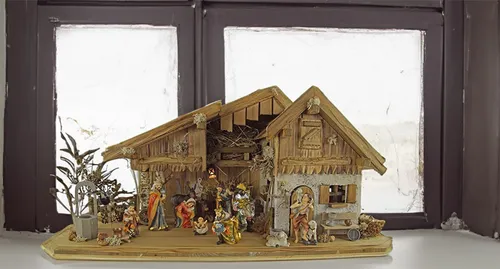 Festliche Weihnachtskrippe Großglockner inkl. 12-tlg. Figurensatz K 001