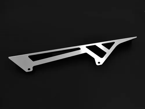 ZIEGER Kettenschutz für Honda CB 600 Hornet, X11 und CBR - Kettenschutz aus geschliffenem Edelstahl, perfekt für Honda CB 600 Hornet (1998-2006), X11 (1999-2003) und CBR 1100 XX (1996-2007). Korrosionsbeständig und einfach zu montieren, bietet optimalen Schutz und edles Design.