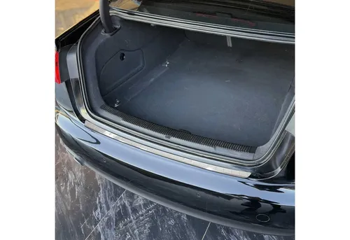 OMAC Ladekantenschutz für Audi A6 Limo C7 (2011-2018) - Abdeckblenden, rostfreier Edelstahl für maximalen Schutz vor Kratzern und Stößen, einfache Installation ohne Bohren, perfekte Passform und elegantes Design.