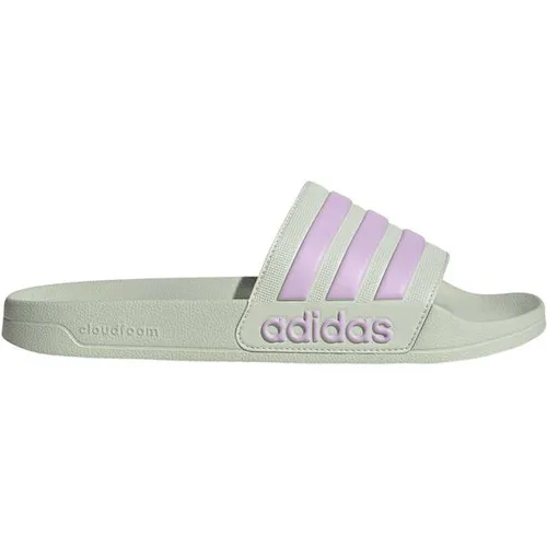 adidas Performance ADILETTE SHOWER Badesandale 38 EU - Moderne Badesandale in Größe 38 EU, Farbe LINGRN/BLILIL, mit bequemem Synthetikriemen für optimalen Tragekomfort am Pool oder Strand.