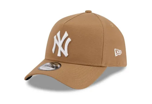 New Era 9Forty A-Frame Trucker Cap - New York Yankees khaki - Modische Trucker Cap für Herren, ideal für Freizeitaktivitäten. Hergestellt aus 100% Baumwolle, sorgt sie für hohen Tragekomfort und ist in stylischem Khaki erhältlich.