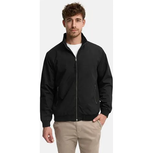 Indicode Blouson Herren INCatall Übergangsjacke mit Stehkragen - Die Indicode INCatall Übergangsjacke kombiniert minimalistischen Stil mit praktischen Details. Der durchgehende Reißverschluss und die elastischen Bündchen sorgen für Komfort, während die strapazierfähige Polyester-Oberfläche ideal für wechselhafte Tage ist.