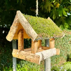 Vogelhaus mit Moos-Satteldach von gartenetage