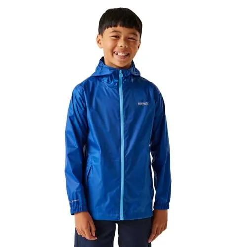Regatta Pack-it III Jacke für Jungen - Blau 9-10 Jahre - Funktionsjacke, wasserdicht und atmungsaktiv, ideal für Abenteuer im Freien. Leicht verstaubar in eigener Tasche für einfachen Transport.