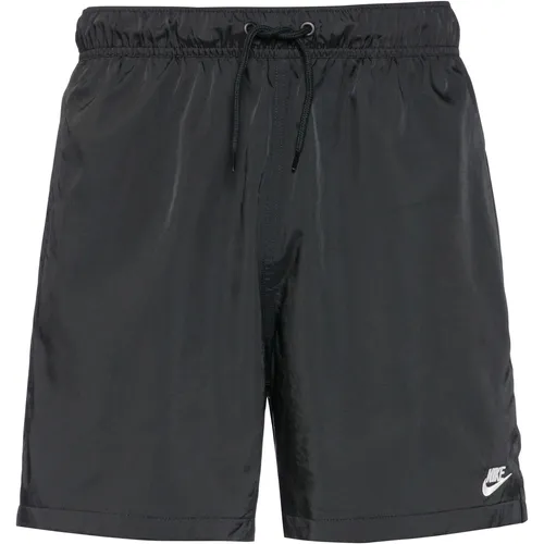 NIKE Herren Shorts Club Woven Flow - Vielseitige gewebte Shorts für Herren, ideal für warme Tage. Mit atmungsaktivem Mesh-Futter für kühlen Komfort und optimaler Bewegungsfreiheit.