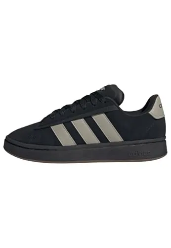 Adidas Grand Court Alpha 00s - schwarz - Sneaker mit klassischem Court-Style und modernem Komfort. Die Cloudfoam-Zwischensohle bietet hervorragende Dämpfung, während recycelte Materialien umweltfreundlich sind.