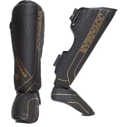 JOYA Schienbeinschoner Kickboxen - Schwarz & Gold, Größe L - Hochwertiger Schutz für Kampfsport - Hochwertige Schienbeinschoner aus strapazierfähigem Kunstleder für optimalen Schutz beim Kickboxen. Mit verstellbaren Klettverschlüssen für eine individuelle Passform und angenehmem Tragekomfort.