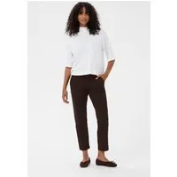 Hose KAmette Regular Fit Chino in Braun - Damen-Chinohose in regulärer Passform und verkürzter Länge. Ideal für vielseitige Outfits mit klassischem Design und bequemem Bund für den Alltag.