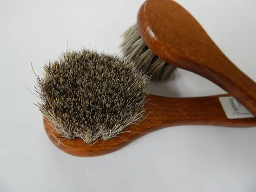 1x Bürste zum Schuhcreme auftragen, 100% Rosshaar, braun von Collonil
