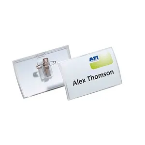 Durable Namensschilder 54x90mm mit Click-Fold Kombiklemme - Praktische Namensschilder aus Kunststoff mit flexibler Kombiklemme für einfache Befestigung an Kleidung oder Taschen.