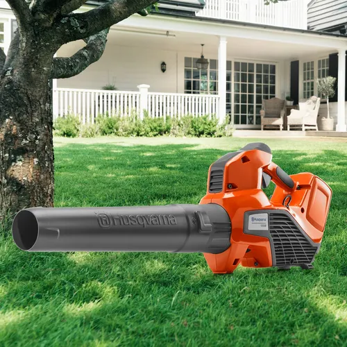 Husqvarna Blasgerät 120iB - Akku-Blasgerät für kleine und mittelgroße Gärten, leicht und leise, mit drei Modi für flexible Nutzung – ideal für eine mühelose Gartenpflege.