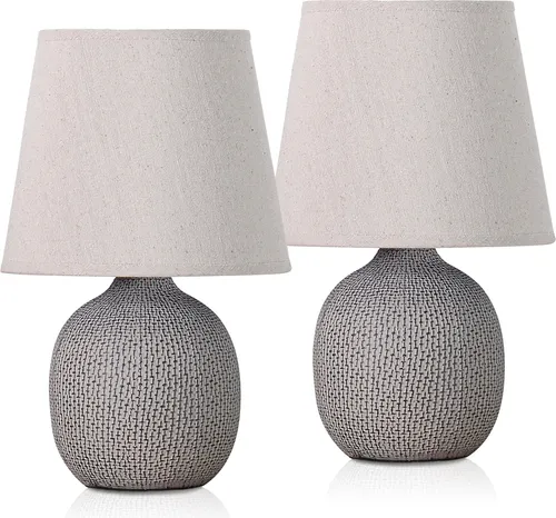 BRUBAKER Tischleuchte Designer Nachttischlampe - Modern & Edel - Nachttischleuchte in elegantem Grau, ideal für stilvolle Akzente im Schlafzimmer. Keramikfuß und moderner Textilschirm sorgen für zeitloses Design.