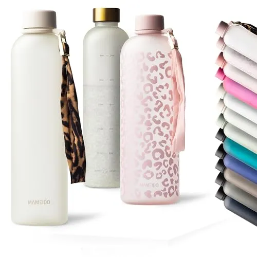 MAMEIDO Trinkflasche 1000 ml & 1500 ml, auslaufsicher mit Zeitmarkierung - Stylische MAMEIDO Trinkflasche aus BPA-freiem Tritan mit doppeltem Volumen. Ideal für unterwegs, beim Sport oder im Büro. Der dichte Drehverschluss sorgt für Auslaufsicherheit und die Zeitmarkierung hilft dir, deine Trinkziele zu erreichen.