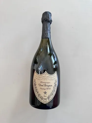 Dom Pérignon Vintage brut 2015, Champagner - Exklusiver Jahrgangschampagner aus der Champagne, vereint Chardonnay und Pinot Noir für ein unvergessliches Geschmackserlebnis. Ideal als Aperitif oder zu feinen Speisen.