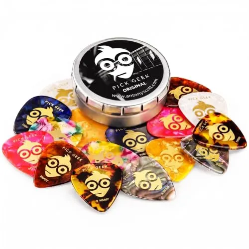 Pick Geek Gitarre Plektrum Set | 16 x Coole Premium Qualität Plektren Picks | für Ihre E-, Akustik, und Bass-Gitarren | in einer Luxusmetall 'Klick-Klack Dose | 4 Stärken | Kraft Geschenkbox