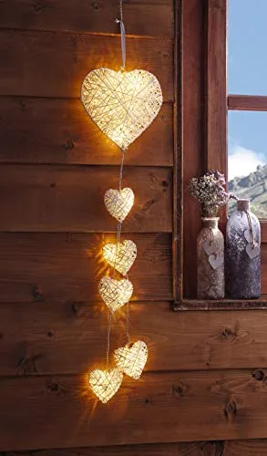Deko Hänger mit 6 Herzen in Weiß – LED Beleuchtung für romantische Akzente - Weihnachtsbeleuchtung mit warmweißer LED-Beleuchtung, ideal für Hochzeiten oder romantische Anlässe. Batteriebetriebene Hänge Lampe sorgt für stimmungsvolle Atmosphäre in jedem Raum.