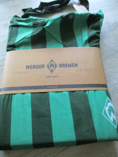 SV Werder Bremen Wendebettwäsche Streifen - 100% Baumwolle - Sport Fansouvenirs, hochwertige Wendebettwäsche aus 100% GOTS-zertifizierter Baumwolle für echten Werder Bremen-Fanspaß im Schlafzimmer.