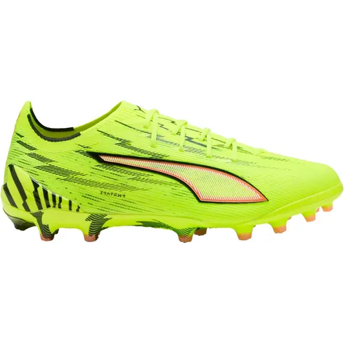 Puma ULTRA 6 ULTIMATE AG Fußballschuh Gelb Schwarz 44 - Erlebe Geschwindigkeit mit dem Puma ULTRA 6! Das leichtgewichtige Design und die spezielle Laufsohle garantieren optimale Traktion auf Kunstrasen. Ideal für dynamische Spieler, die ihr Spiel auf das nächste Level bringen möchten.