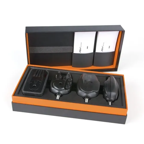 Fox Micron RX+ 3er Bissanzeiger Set – Perfekt für Karpfenangler - Hochwertiges Funkbissanzeiger Set mit 3 Bissanzeigern und einem Receiver. Wetterfest, mit Vibrations-Alarm und praktischen Schutzhüllen für zuverlässigen Einsatz beim Angeln.