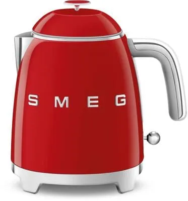 Smeg KLF05RDEU Mini Wasserkocher - 0,8 Liter, rot, stilvolles 50er Jahre Design für kleine Küchen und moderne Wohnräume
