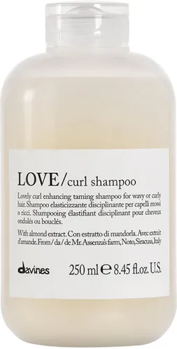 Davines Essential Haircare Love Curl Shampoo 250 ml - Shampoo für lockiges Haar, spendet intensive Feuchtigkeit und sorgt für Geschmeidigkeit. Mit Noto Mandel Extrakt für kontrollierte, frizzfreie Locken.