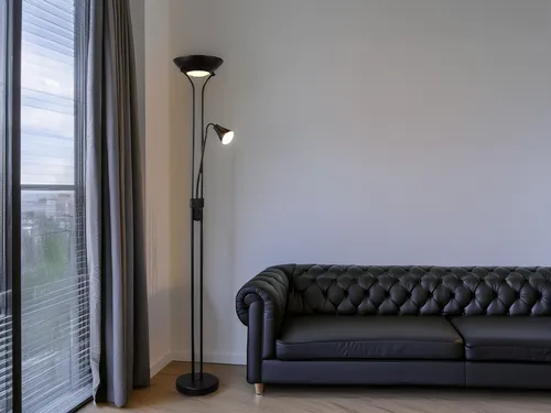 LED Deckenfluter Schwarz mit Leselampe - Eleganter Deckenfluter mit Leselampe in Schwarz matt, höhenverstellbar und dimmbar. Ideal für Wohnzimmer, Schlafzimmer oder Büro - inklusive energieeffizienter LED-Leuchtmittel.