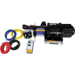 BergerundSchröter Seilwinde 31766, 12 V, 3150 kg Zugkraft - Seilwinde für Quads und Nutzfahrzeuge, mit 15 m Synthetikseil und Fernbedienung. Ideal für sicheres Ziehen bis 3150 kg, mit automatischer Bremse und manuellem Freilauf.