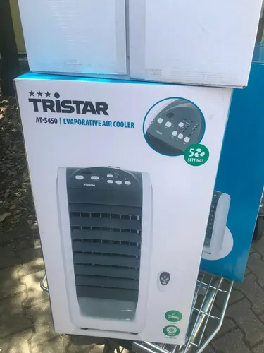 Tristar Ventilator AV-5450 Grau - Mobiler Klimagerät mit Fernbedienung - Mobile Klimageräte mit 5 einstellbaren Leistungsstufen, 18 Stunden Zeitschaltung und 4,5 L Wasserbehälter für erfrischende Kühlung.