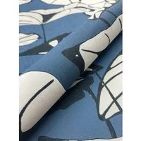 Newroom Vliestapete Ivah Blau - Asiatische Lotusblätter - Elegante Vliestapete mit stilisierten blauen Lotusblättern. Ideal für eine entspannende Atmosphäre in Wohnräumen. Hochwaschbeständig und leicht zu verarbeiten.